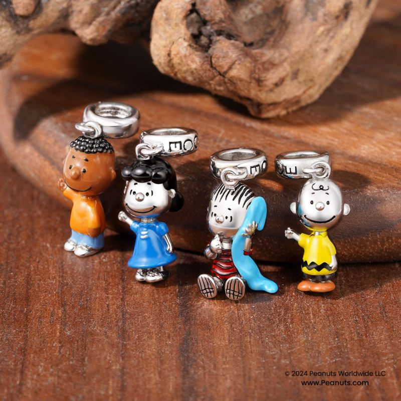Peanuts Linus Sitting with Blanket Dangle Charm